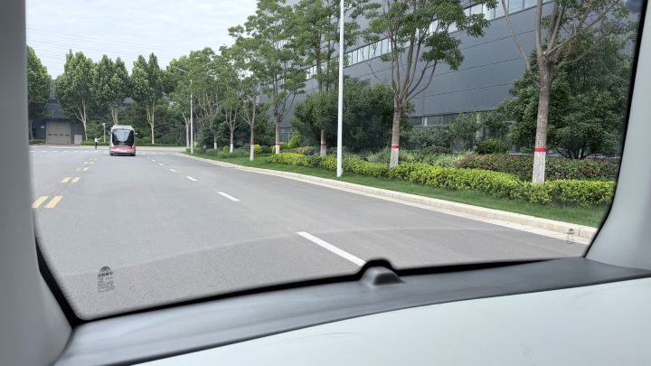 「小宇」車輛具有360度全方位感知，最遠感測距離可達300公尺。圖/記者陳素貞攝
