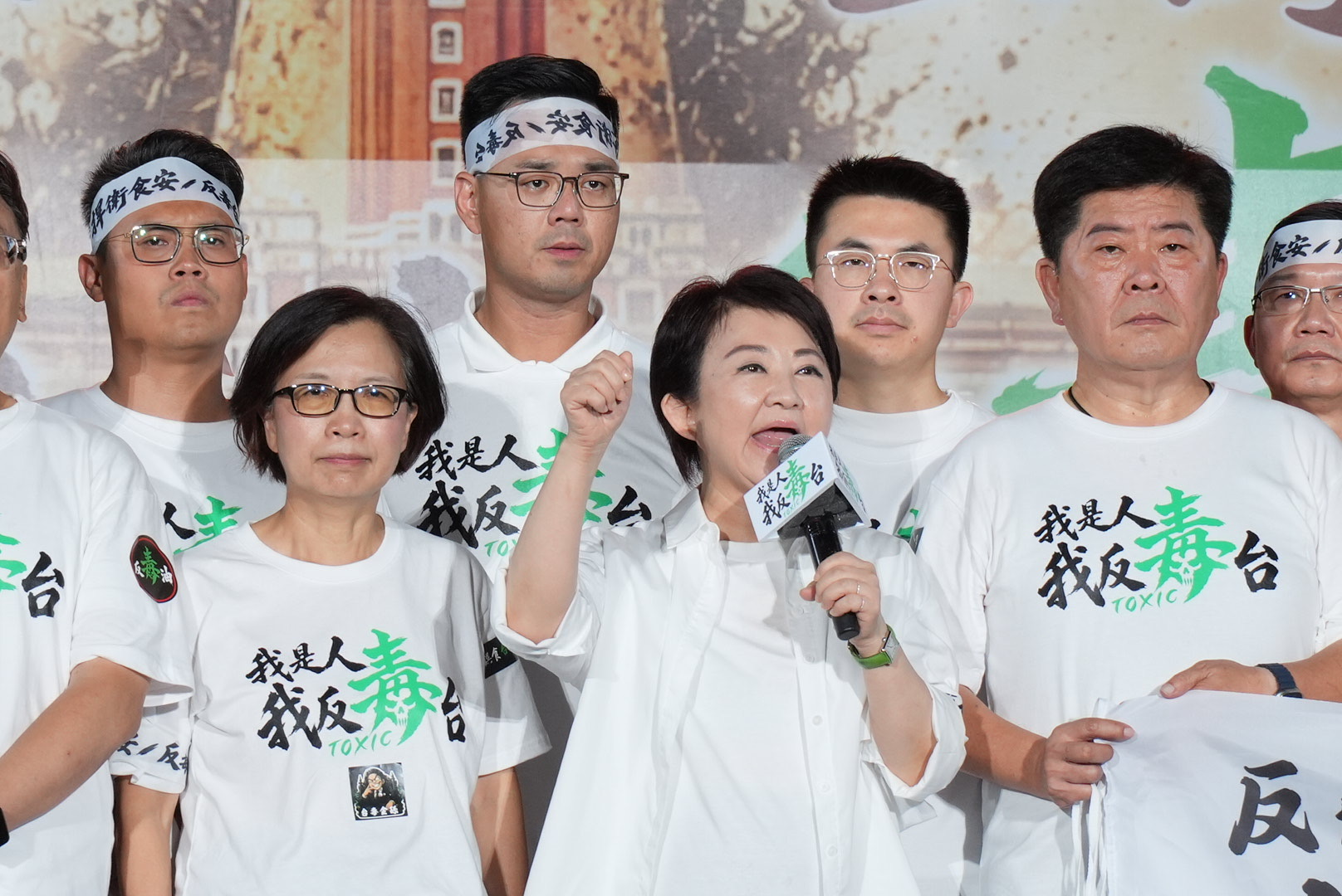 台中市長盧秀燕25日在凱道反問民進黨：急著讓問題油重新上架，是誰在包庇？誰是門神？圖/記者陳思豪攝