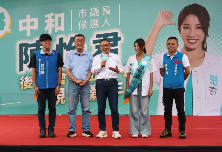 藍白合拚新北　侯友宜跨黨派站台挺陳怡君　李四川、黃國昌同框　