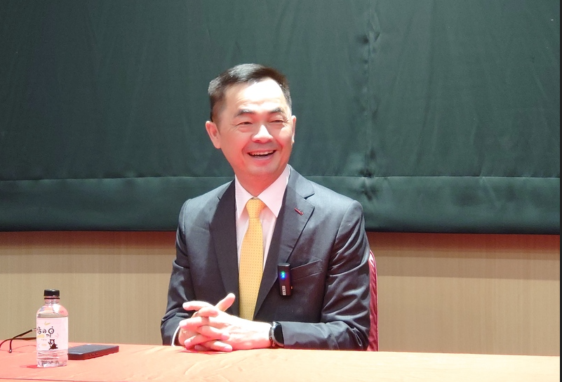 作為台積電供應商的家登精密董事長邱銘乾8日表示，美國關稅政策恐會影響消費動能，因此，公司今年將微調營收目標。圖/中央社