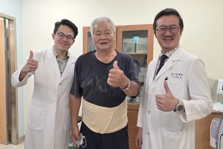高醫岡山醫師跨科合作 微創手術助74歲翁擺脫胃癌與大腸癌