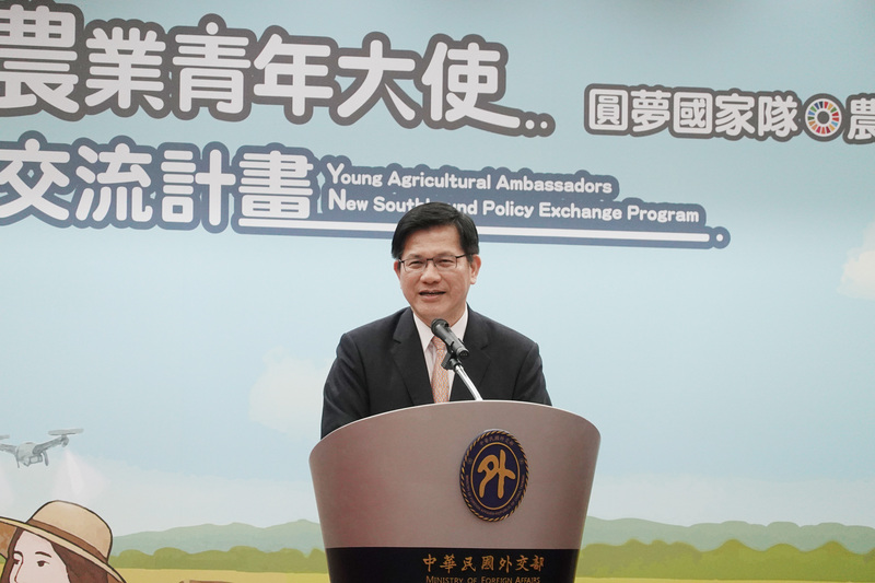 王義川、卓冠廷放生林岱樺　林佳龍：給面臨批評抹黑的同志加油 