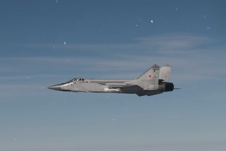 俄羅斯米格31戰機上周闖入愛沙尼亞領空，並停留長達12分鐘。圖/翻攝自CRUX YouTube頻道