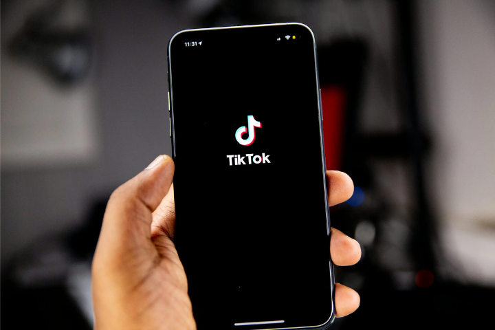 川普政策大轉彎！TikTok解禁進軍美國政府設備　彭博：重組後「不再構成國安威脅」