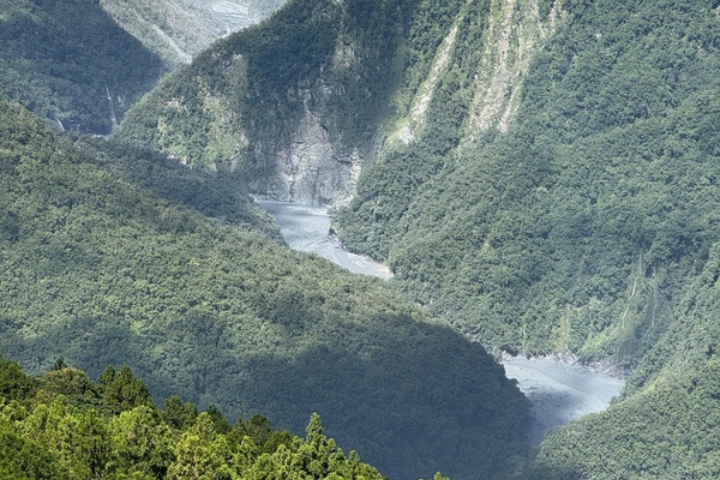 堰塞湖危機未解除！李鴻源示警「2000萬噸水壓頂」 籲盡快裝設感應器