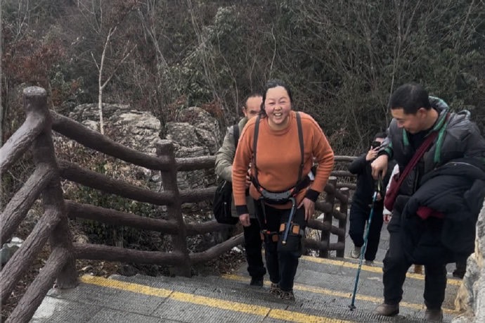 爬山走不動的遊客有福了 大陸多地景區有「機器腿」