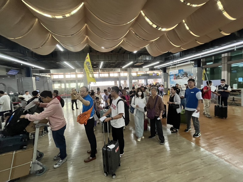 大陸恢復福建居民赴金門旅遊申請後，首批逾百名陸客於5日入境金門。圖/中央社