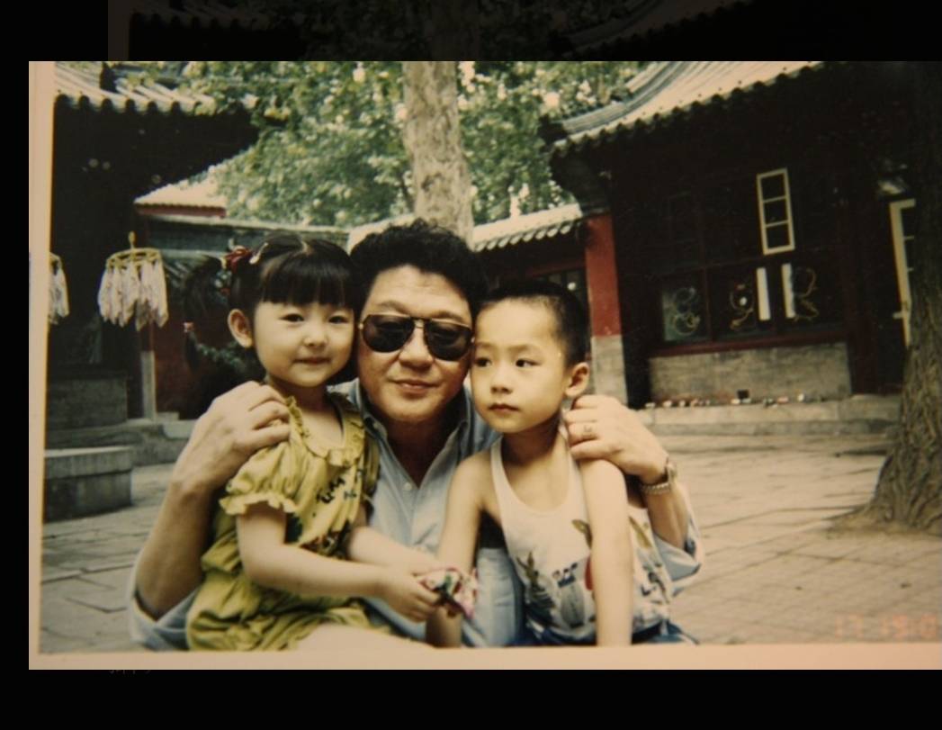 美籍台商程家昌（中）是薄瓜瓜（右）幼年時的海外監護人。圖/程家昌提供