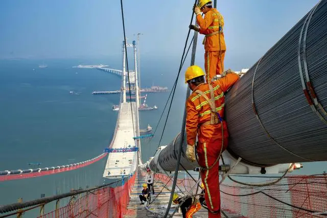 跨越深圳與中山的「深中通道」歷時7年才完工，創造了全世界十項之最，工程浩大繁雜。圖／取自南方日報