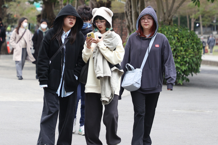 清晨仍涼白天氣溫回暖　宜花防較大雨勢