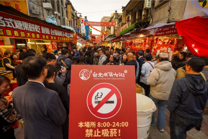 「走到菸癮都沒了！」綠議員批年貨大街吸菸區太遠　網力挺蔣萬安政策