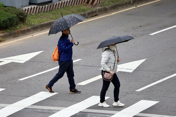 今天水氣減少轉趨乾燥。圖/取自中央社