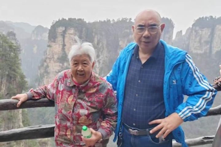 慢遊大陸　殘疾翁帶九旬老母萬里行