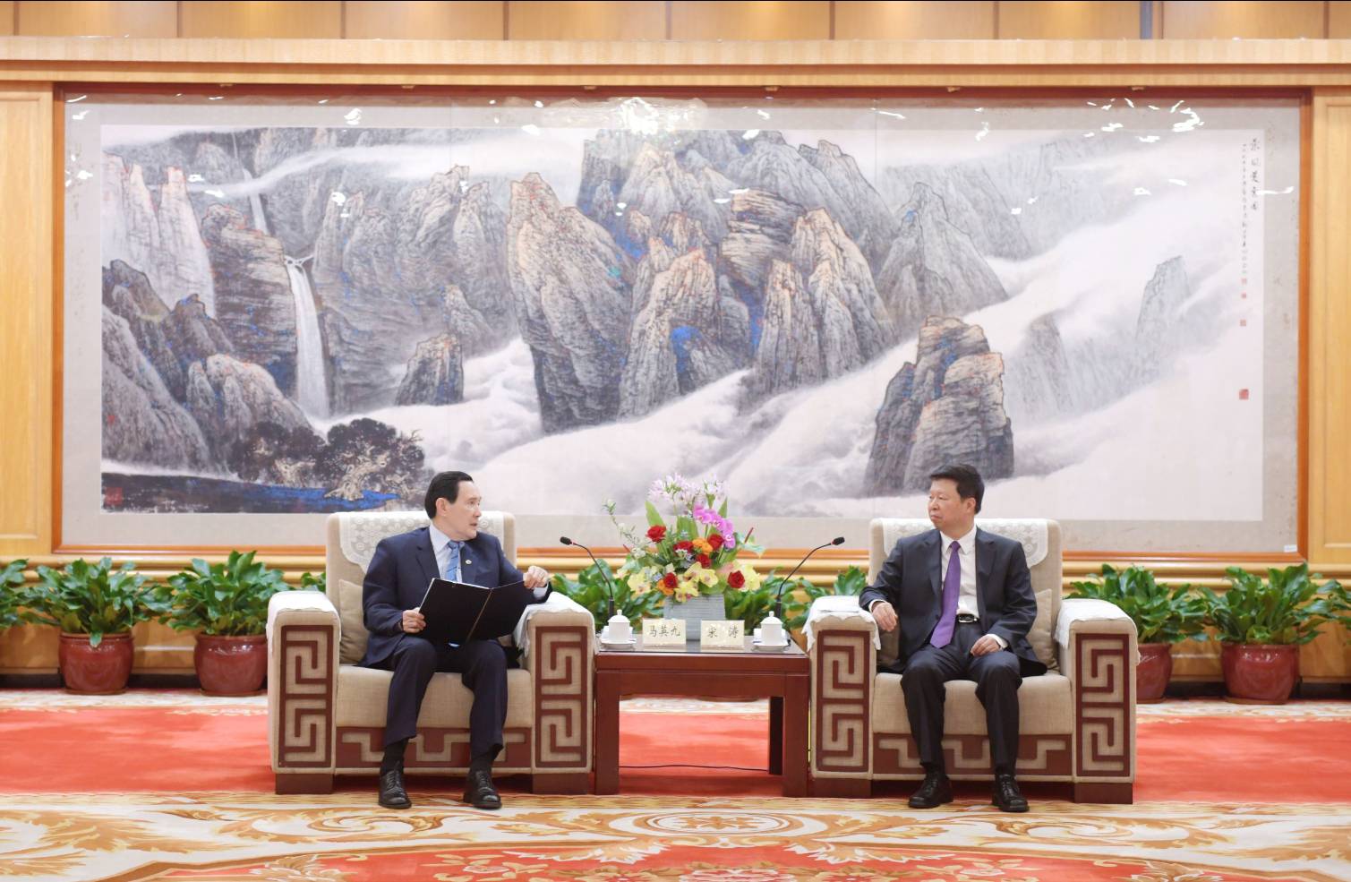 前總統馬英九（左）1日與大陸國台辦主任宋濤會面。圖/馬英九基金會提供