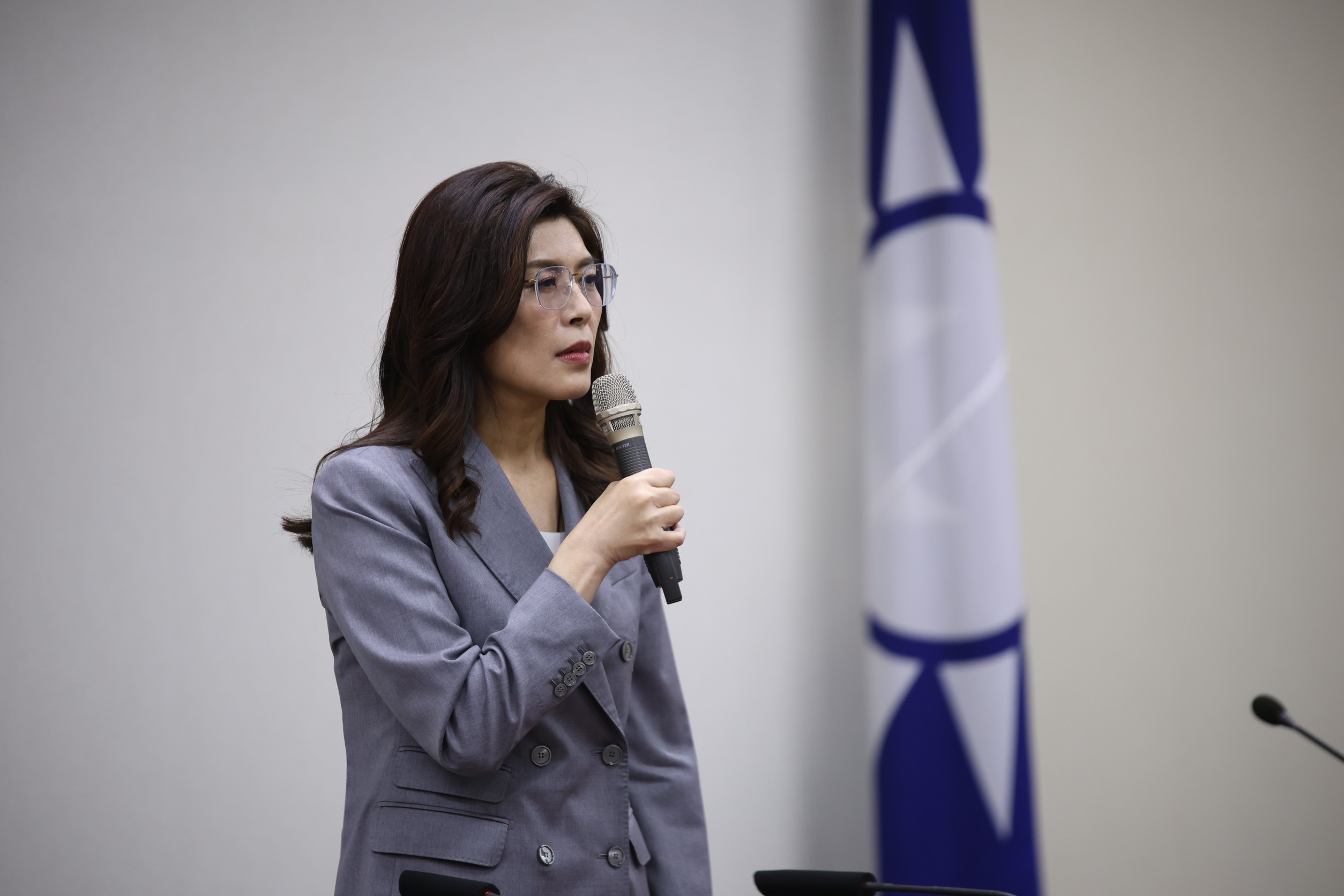 鄭麗文接受《時代》專訪：防衛與溝通並行　讓台灣遠離戰爭
