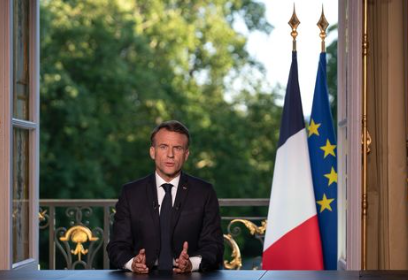 法國總統馬克宏在歐洲議會選舉後發表演說，承認失敗，解散國會。圖/取自馬克宏IG