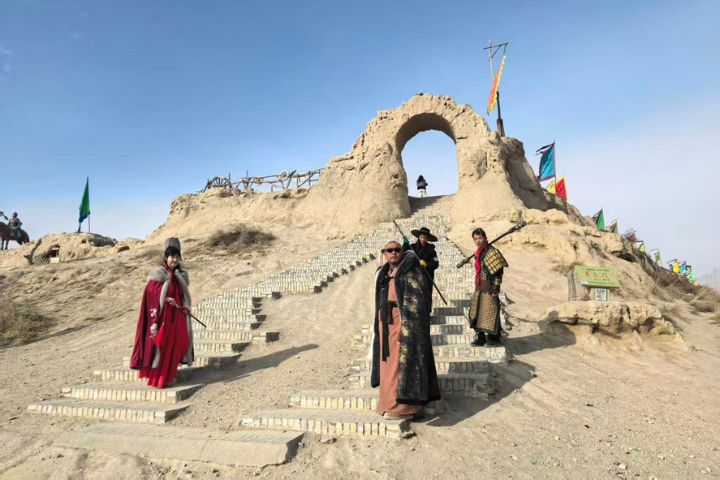  研學團一行先後走訪西夏陵國家考古遺址公園、鎮北堡西部影城及寧夏博物館。圖/讀者提供