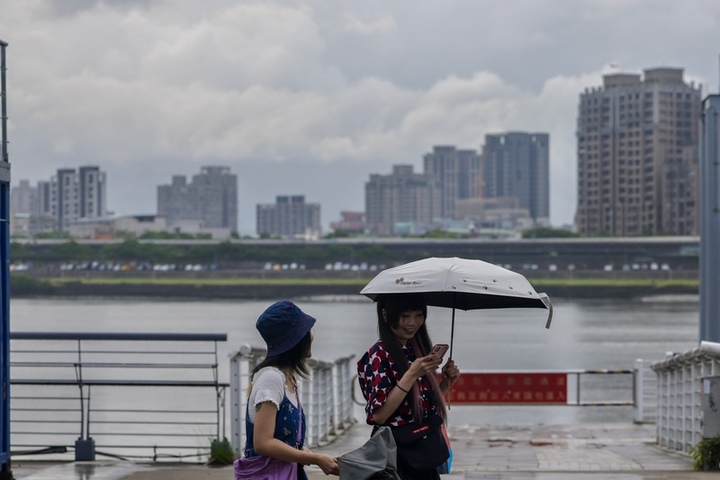 颱風葡萄桑接近北部短暫雨　周六起起低壓帶影響各地防強降雨