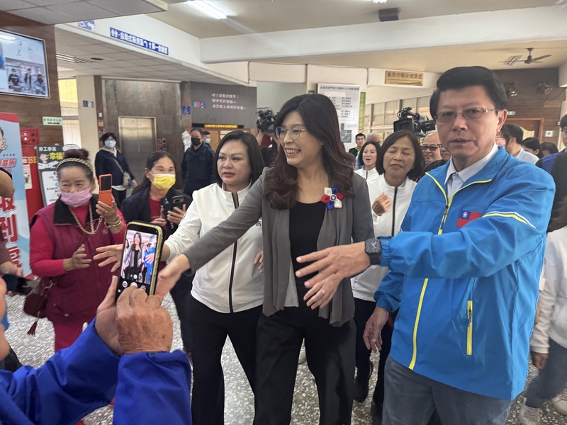 鈕則勳建議像台南的謝龍介（右）、高雄柯志恩都屬強棒，也宜趁早徵召定案。圖／中央社