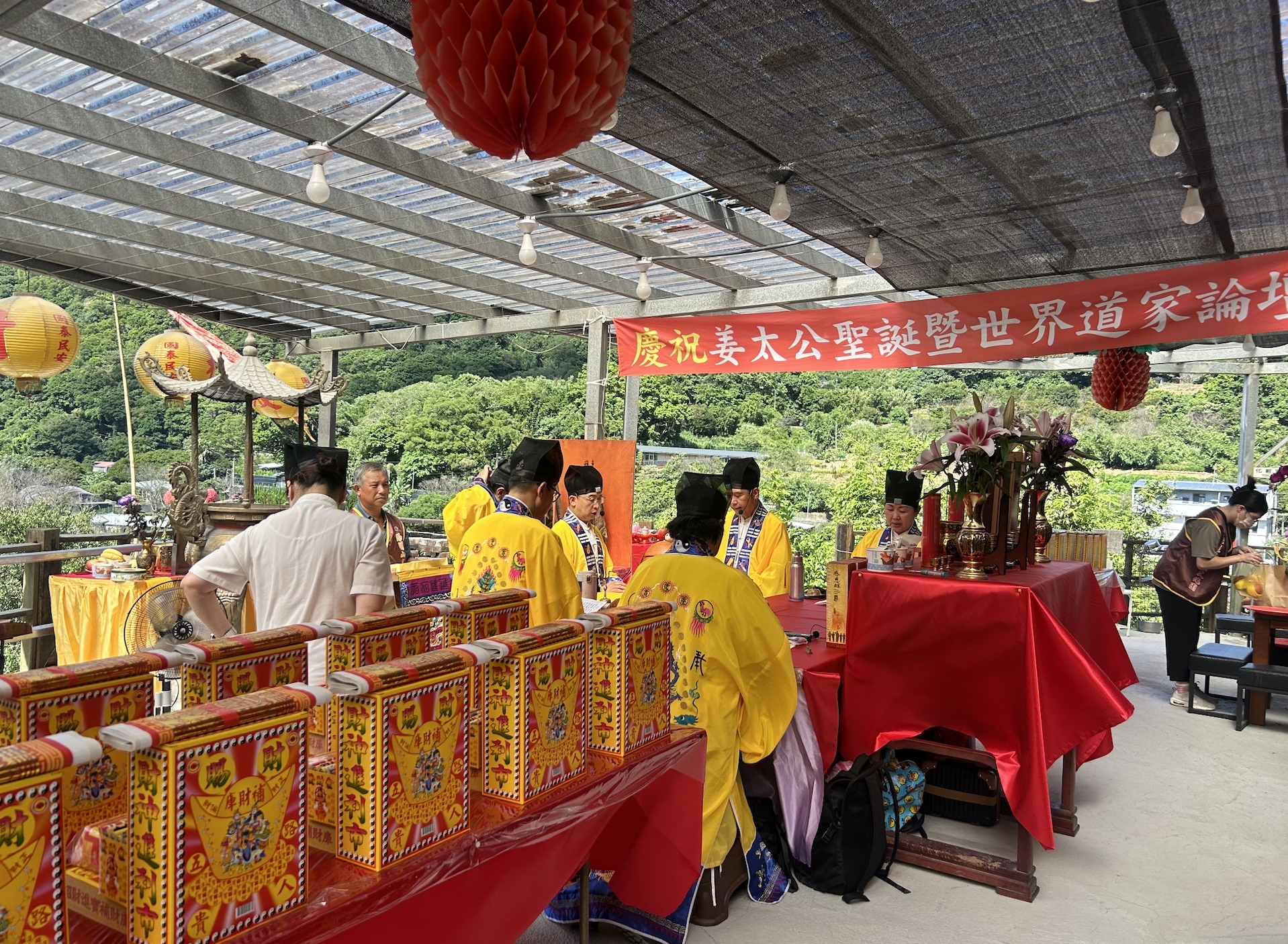 今（5日）為姜太公聖誕，陽明山姜太公道場今年擴大舉辦相關慶典活動。圖/羅心妤攝