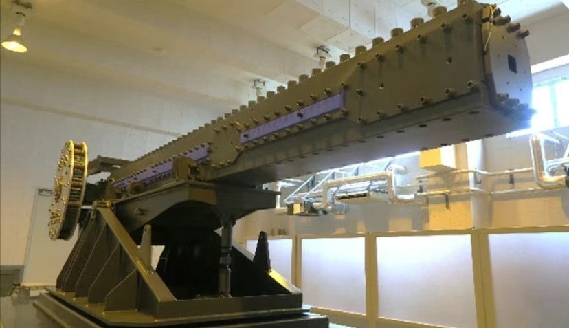 日本的電磁軌道炮原型示範機。圖/取自日本海上自衛隊
