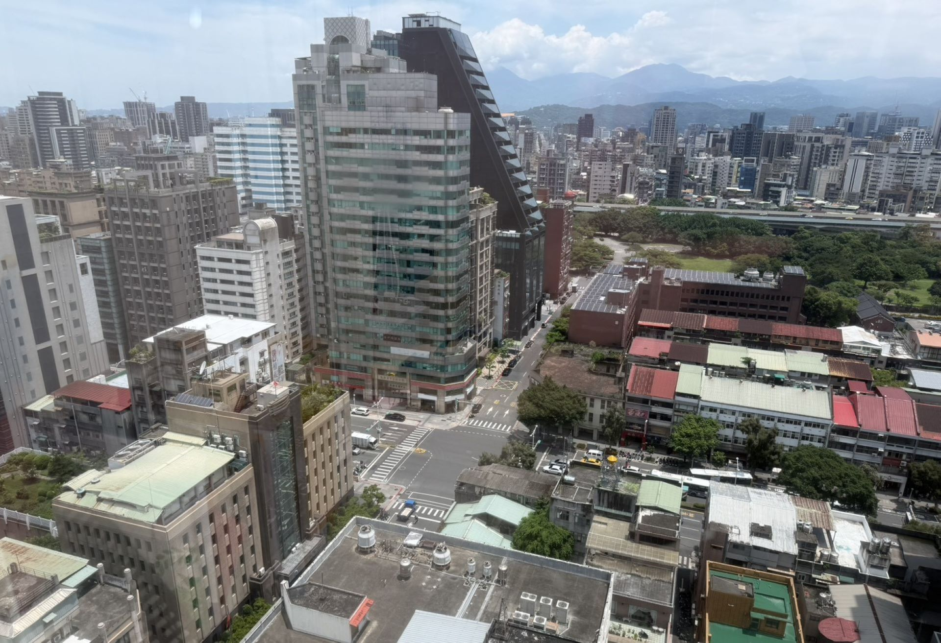 中信房屋6月不動產交易變化　維持持平表現