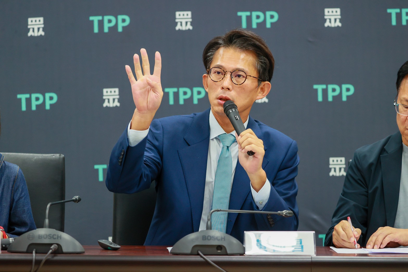 政院私下徵詢中選會人事 黃國昌籲開大門走大路「正式來函再說」