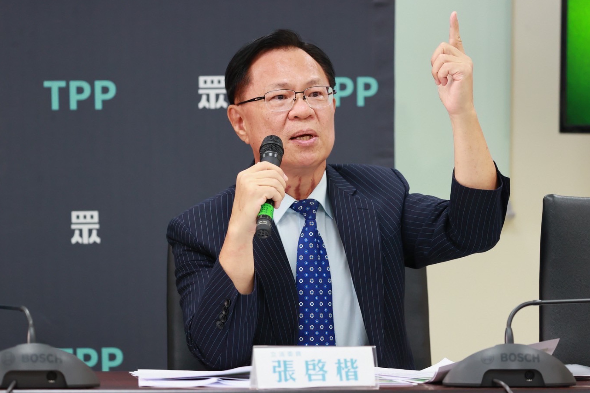 未編志願役加薪預算　張啓楷：已告發卓榮泰瀆職 
