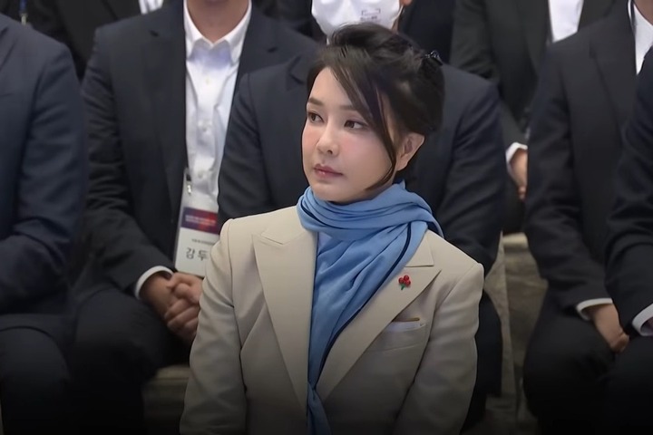 韓國前第一夫人金建希的學倫問題持續延燒。圖/取自JITB《YouTube》官方頻道