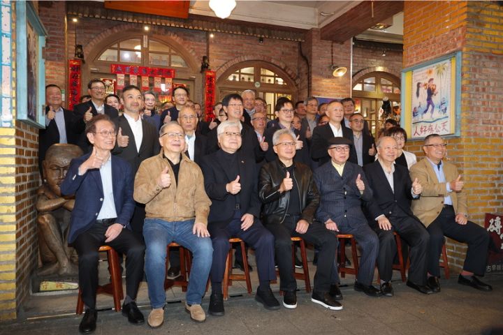 黃仁勳再辦「兆元宴」　台灣AI供應鏈大咖齊聚磚窯