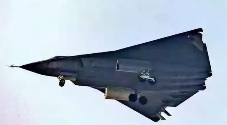 殲-36配置AI空戰系統，可指揮無人機蜂群。圖/取自微信