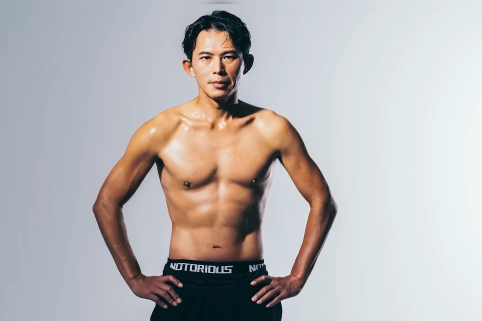 腹肌有八塊！黃國昌脫衣大秀健身成果