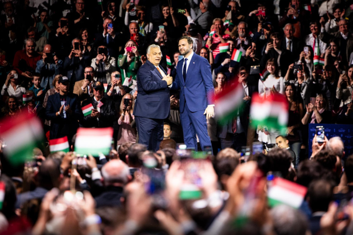 匈牙利大選倒數　范斯指控歐盟介選　親赴布達佩斯力挺奧班