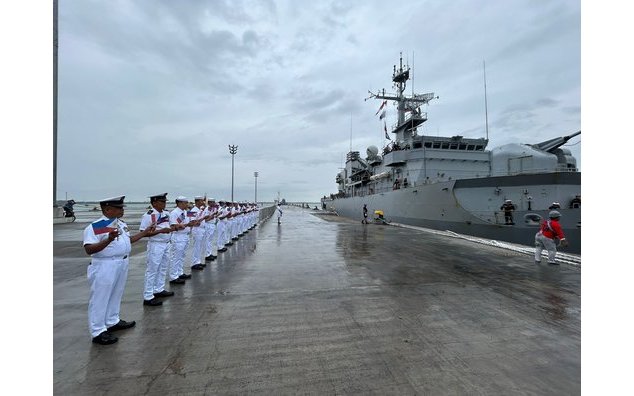 法國軍艦「牧月」號日前靠泊菲律賓宿霧港，進行敦睦訪問活動後穿越臺灣海峽。圖/法國駐菲律賓大使館官網