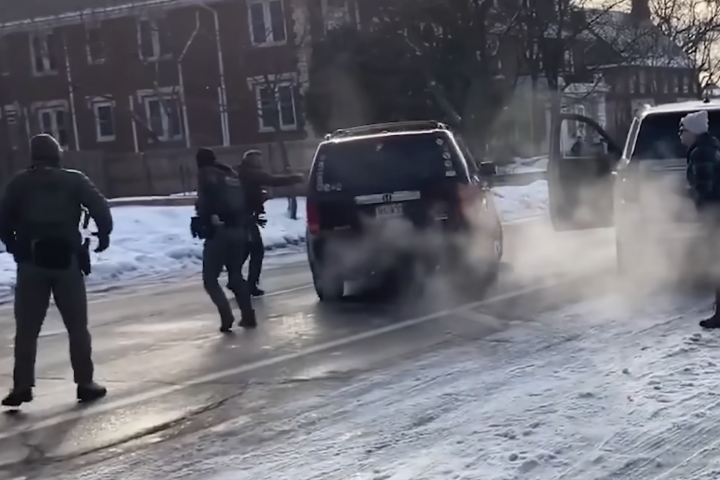 ICE探員近距離擊斃明尼蘇達州女子　移民掃蕩引爆新衝突