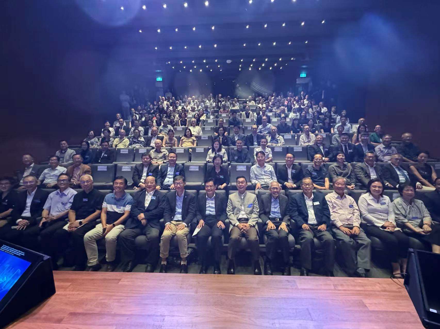 香港、台灣、新加坡三地論壇「當人工智慧遇上東方智慧——如何建構AI 時代的人文價值」18日在新加坡國家美術館登場。圖/梅花新聞網提供