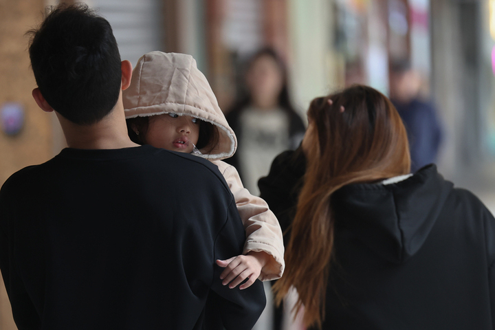 東北季風減弱水氣減少早晚仍偏涼　下周一低溫探12度高山有望降雪