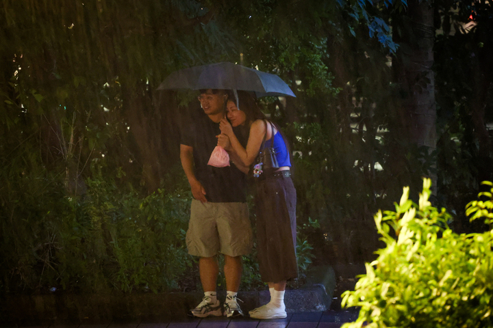 南方雲系北移水氣偏多　南部花東及午後各地提防大雨