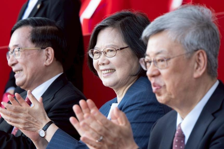 不滿綠能因個案遭汙名化！蔡英文提光電政策2.0　網轟：始作俑者還有臉？