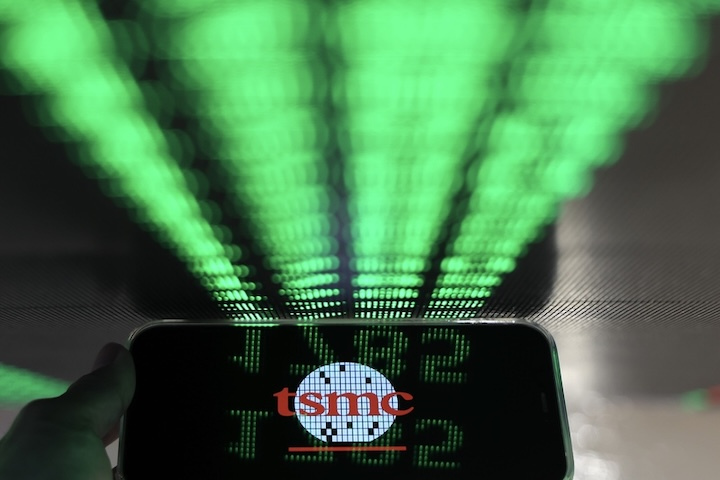 油價恐衝150甚至更高？台股震盪外資撤離　楊金龍鬆口：必要時出手緊縮