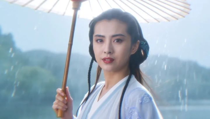 息影多年的王祖賢將自己的AI形象授權給遊戲《天下》，推出AI短片《倩影》，讓經典時期的影像以新的方式重新出現在觀眾面前。圖/取自微博