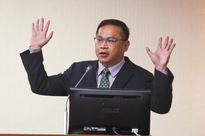 王義川諷盧秀燕粉底 民進黨性平部轟「厭女台派」卓冠廷：未審先判