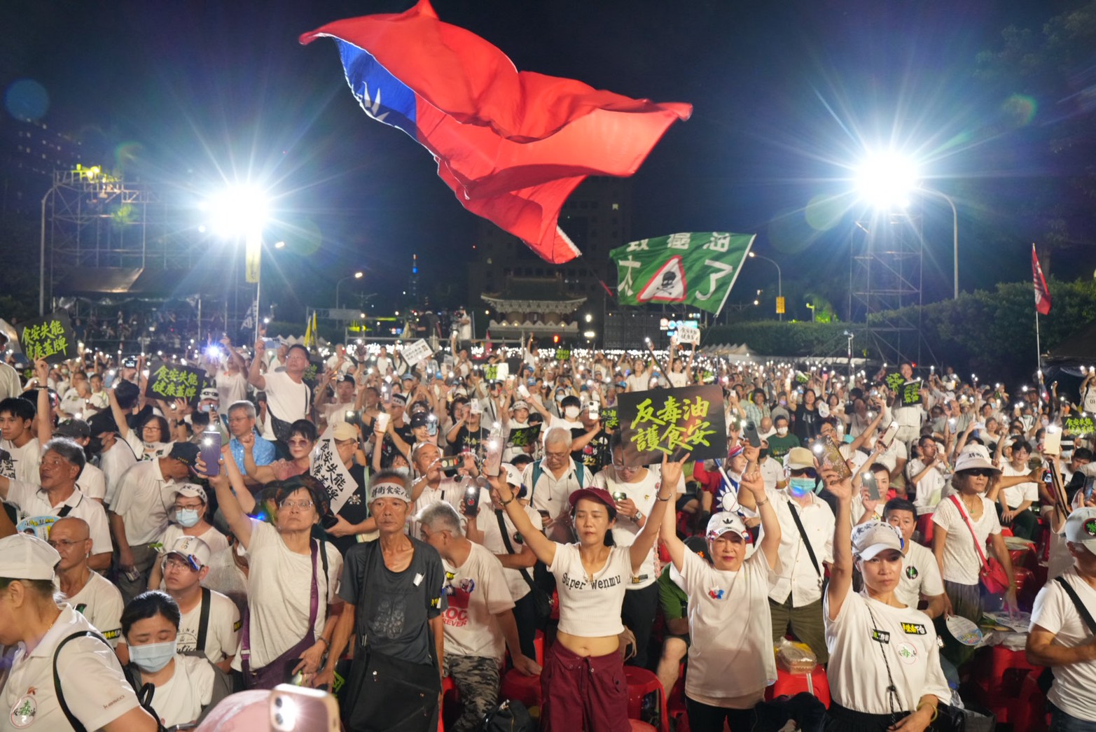 【上凱道反毒油】一場不是選舉的造勢吸引逾20萬人　藍白2026就從凱道起跑