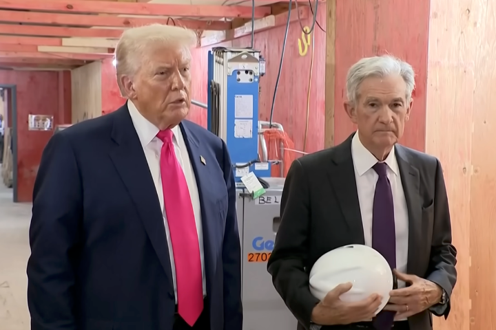 川普威脅鮑爾若不辭理事將開除　刑事調查干擾華許接任聯準會主席