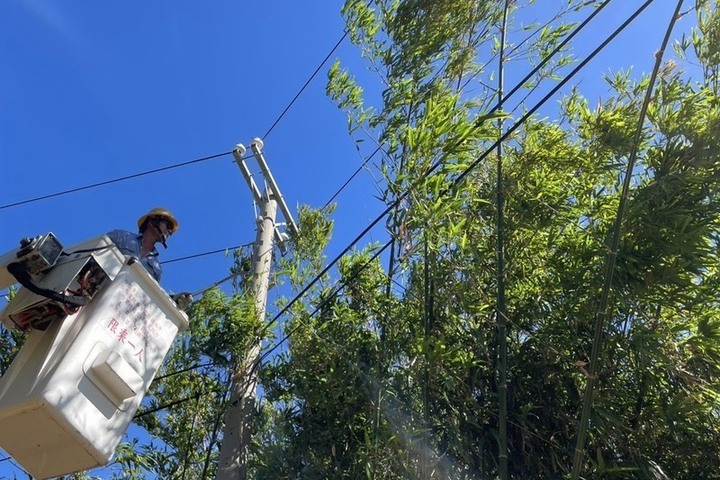 鳳凰颱風今海警明陸警　東北季風及外圍環流北東留意豪大雨