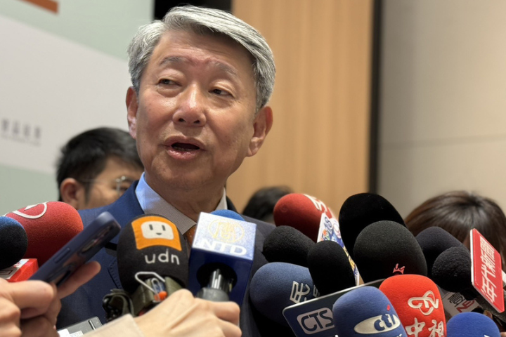 台北市議員侯漢廷爆料經濟部長郭智輝設宴，主題還是「當我們快樂在一起」，與會成員更有監察委員趙永清。圖/中央社