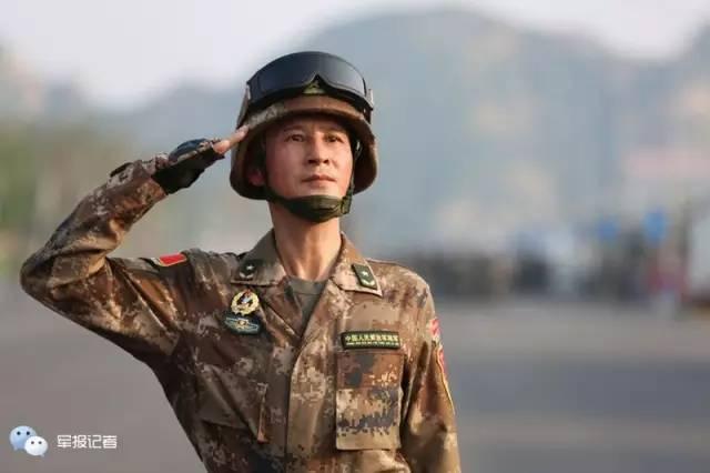 原東部戰區司令林向陽上月中旬證實落馬去職，林向陽資歷很輝煌，曾任31集團軍軍長，被稱歷任過三個王牌軍的軍長，後升中部戰區司令、東部戰區司令，56歲升中將，57歲升上將。圖／取自解放軍報