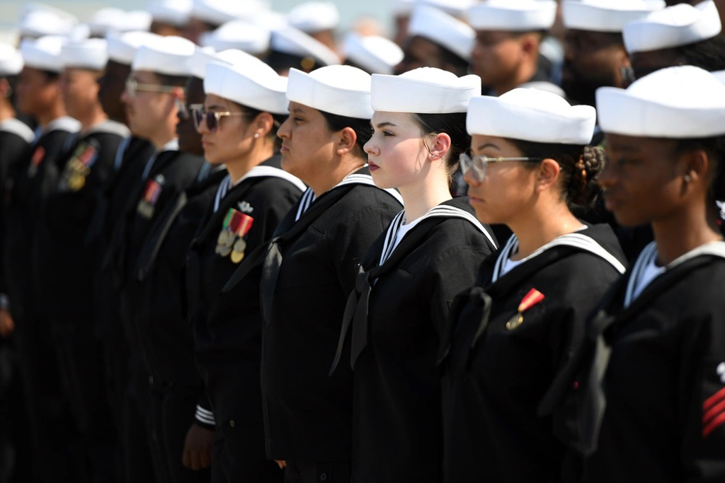 被分配到美軍紐澤西號潛艦上服役的女水手們。圖/取自U.S. Navy