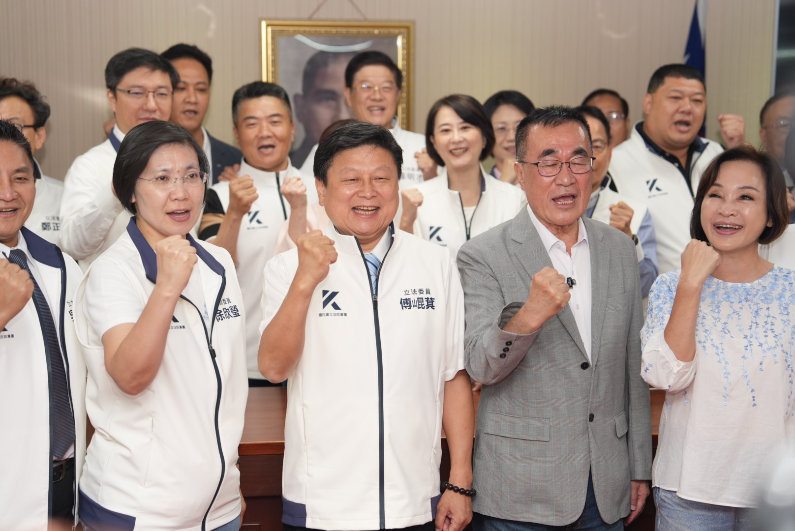 國民黨新北市長李四川（前右2）21日拜會國民黨團。圖/徐欣瑩辦公室提供