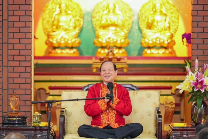 禪宗第八十五代宗師悟覺妙天禪師主持關西慈航觀音禪寺點亮菩提心燈大法會，為觀世音菩薩聖誕祝壽並開示說法。圖/關西慈航觀音禪寺提供